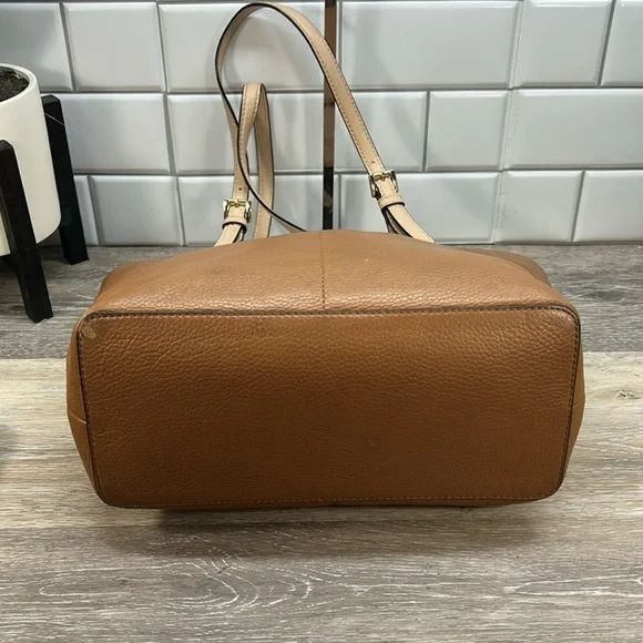 Michael Kors Bedford Medium Pebbled Acorn Colored Tote! Preowned!! - Picture 4 of 9